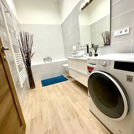 Smart Near The Westend City Center Apartment Budapest